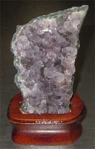 Amethyst Stufe Mineral auf Holzsockel ca. 17 x 8 x 4cm, 640g Brasilien